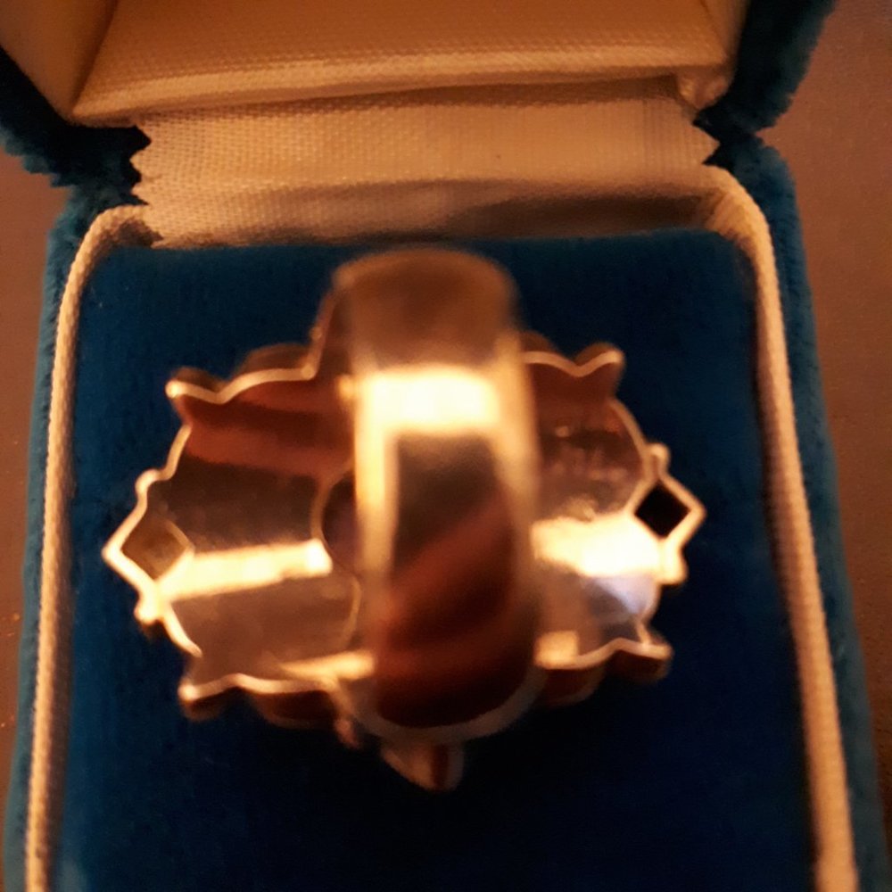 Elegant Silver and Purple Gemstone Ring - Picture 4 of 4